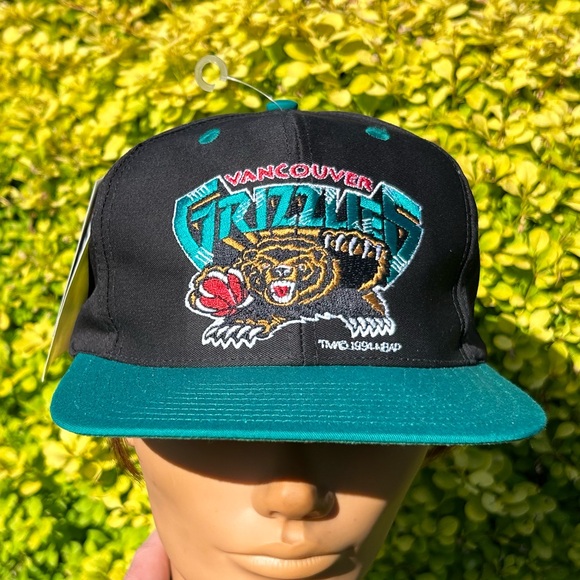 💥SOLD💥 Vintage 1994 Vancouver Grizzlies snapback hat baseball cap NBA Competitor - Picture 2 of 16